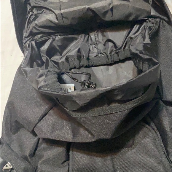 Oakley backpack - Picture 3 of 3